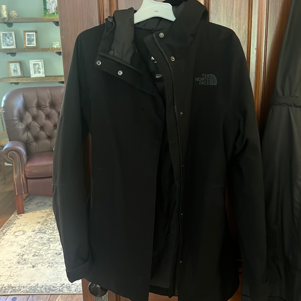 North Face. BRAND NEW. Women’s north face coat, XS perfect condition. Worn once